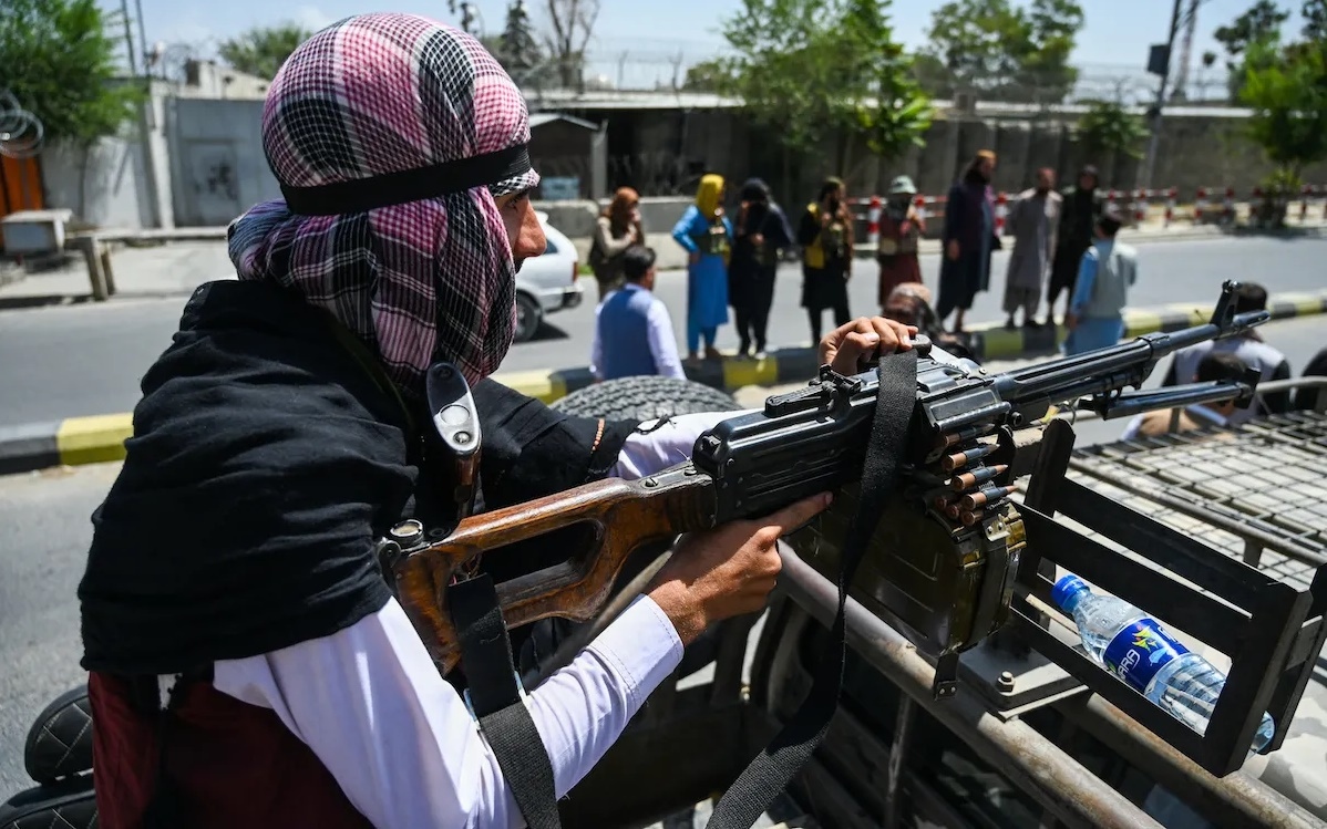 Taliban yêu cầu dân nộp vũ khí, Iraq bác bỏ lặp lại kịch bản Afghanistan, IS tái xuất
